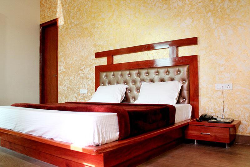 Grace Hotel Karnāl Esterno foto