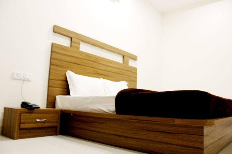 Grace Hotel Karnāl Esterno foto