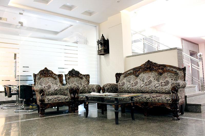 Grace Hotel Karnāl Esterno foto