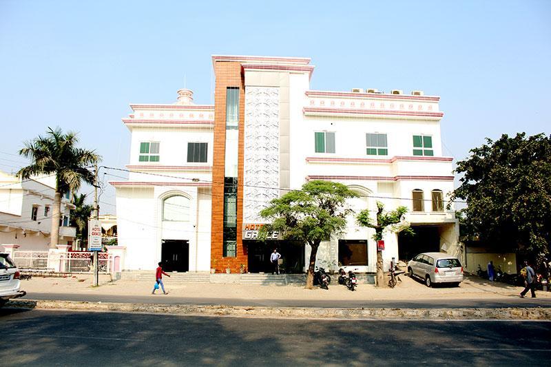 Grace Hotel Karnāl Esterno foto