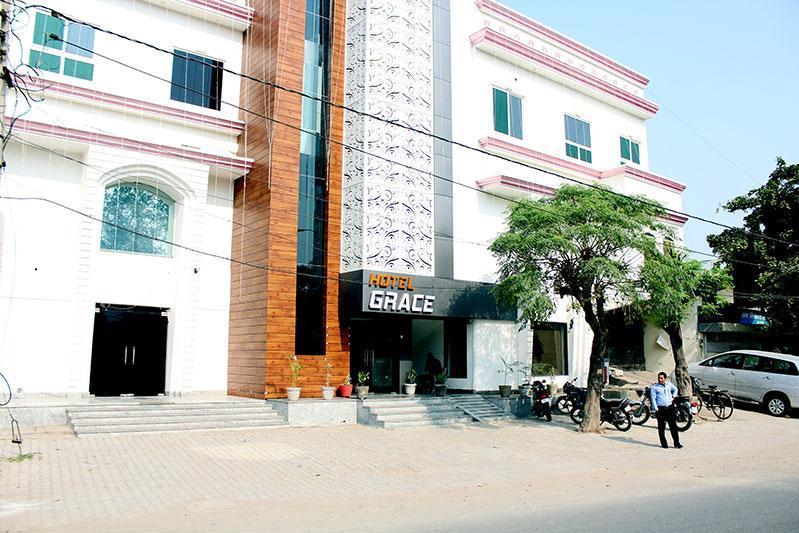 Grace Hotel Karnāl Esterno foto