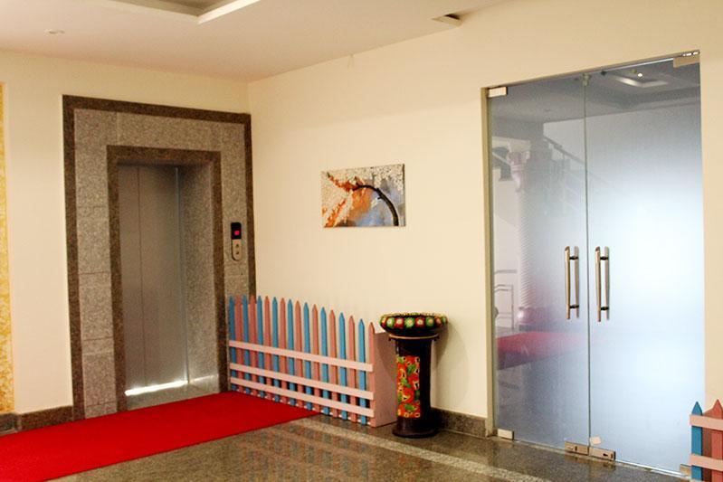 Grace Hotel Karnāl Esterno foto