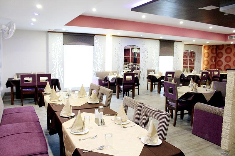 Grace Hotel Karnāl Esterno foto
